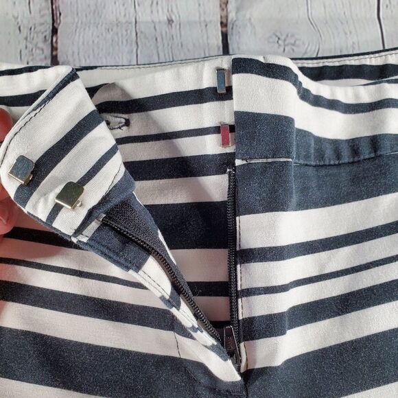 🔹️Apt 9 Black & White Stripe Cuffed Shorts Size 4 - Picture 5 of 10